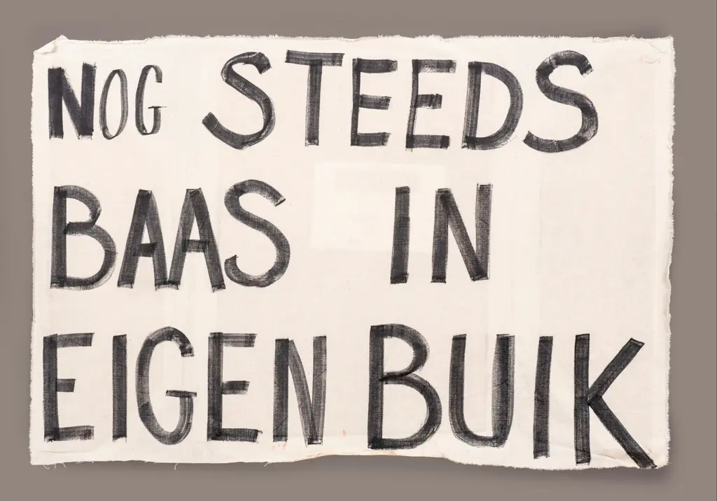 protestbord 'Nog steeds baas in eigen buik', gebruikt voor de Women's March in 2020