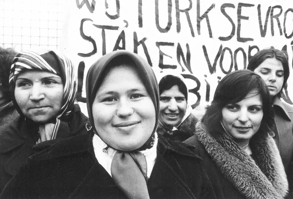 staking-turkse-vrouwen_bertien-van-manen_1978_collectie-iav-atria.jpg