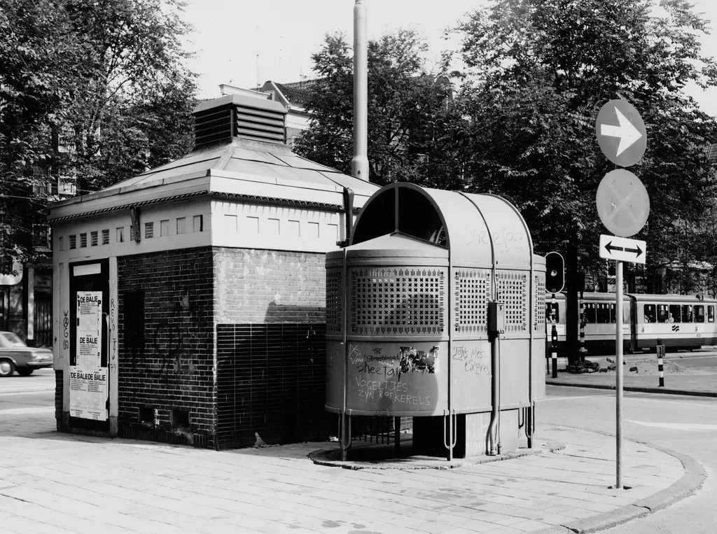 openbaar-toilet_ino-roel_1979_stadsarchief.jpg