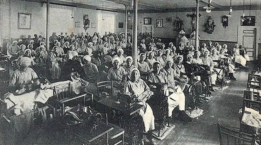 Liefdegesticht “De Goede Herder” de naaizaal, Foto Studio Smit, Almelo