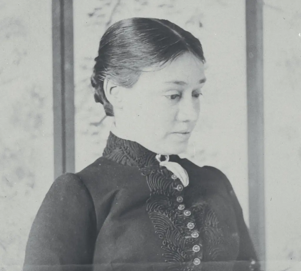 Portret van Geertruida A. Kapteyn-Muysken die stukje naar beneden kijkt