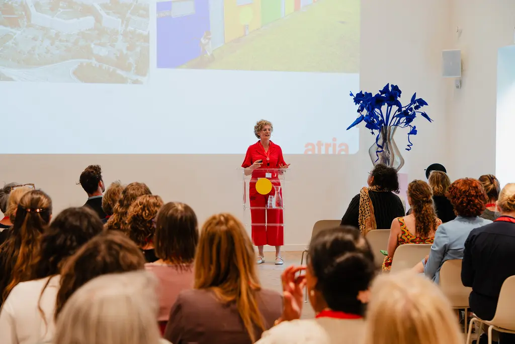 Julia Wouters in gesprek met de zaal