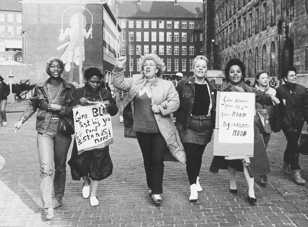 demonstratie-internationale-vrouwendag_ine-van-den-broek_1982_collectie-iav-atria_100007703.jpg