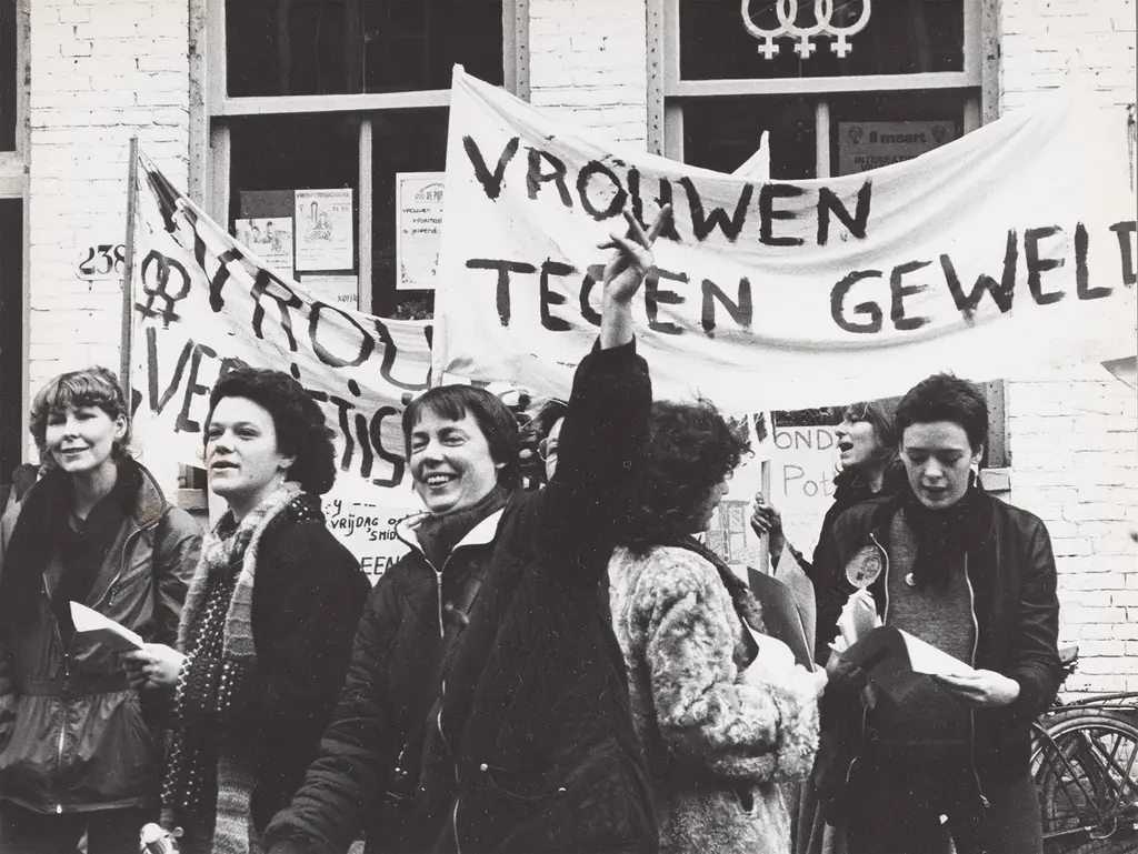 vrouwen-tegen-geweld_joop-blom_1981_collectie-iav-atria_100007686.jpg