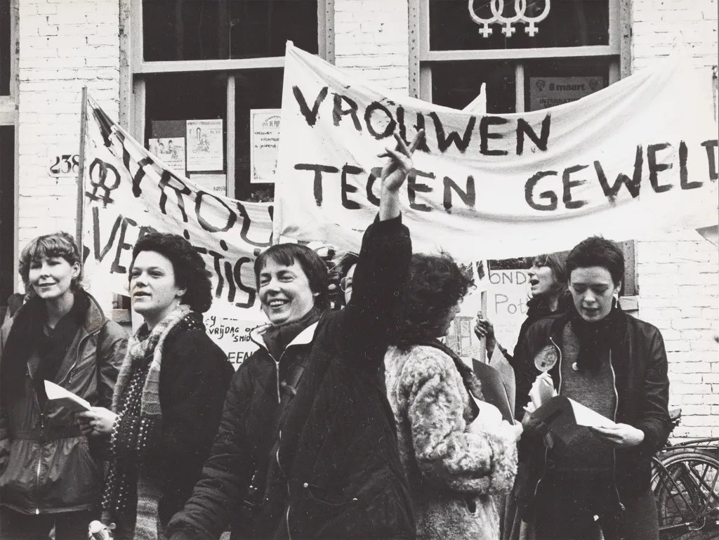 vrouwen-tegen-geweld_joop-blom_1981_collectie-iav-atria_100007686.jpg